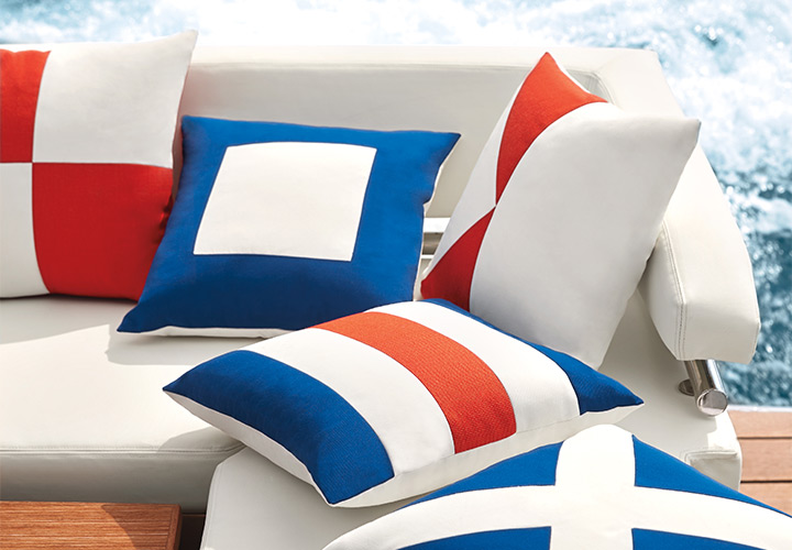 FOTO1 sunbrella fabrics on marine deck pillows